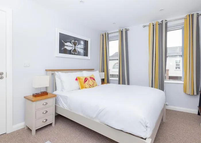 Modern 2 Bed Apartment